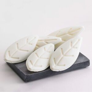 Leaf-Shaped White Hand Soap S/5